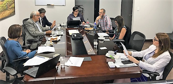 La segunda reunión de la Comisión de Reforma de Administración Pública, realizada este 5 de julio, permitió un análisis colectivo de los anteriores trabajos de grupos similares que han formulado recomendaciones para mejorar la administración estatal.