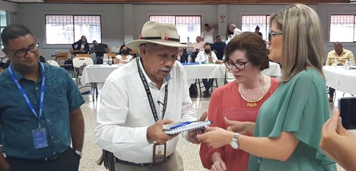 Reunión en Nicoya con fuerzas vivas y autoridades regionales