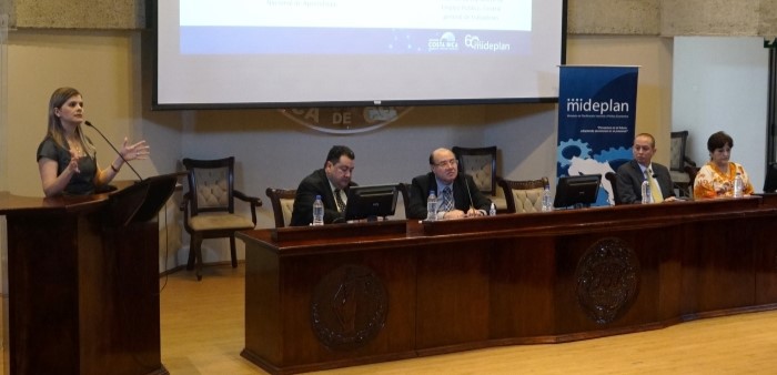 Exposición de la ministra Laura Fernández