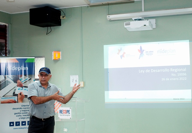 Juan Luis Céspedez, director regional Mideplan