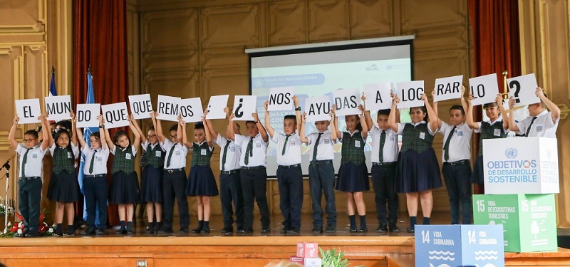 Niños de la Escuela Buenaventura Corrales