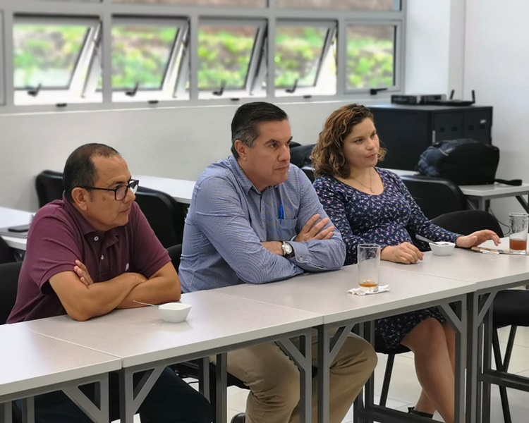 Presentes en reunión con Agencia para el Desarrollo