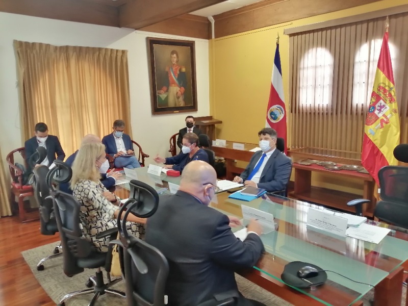 La delegación costarricense se reunió en el Ministerio de Relaciones Exteriores y Culto