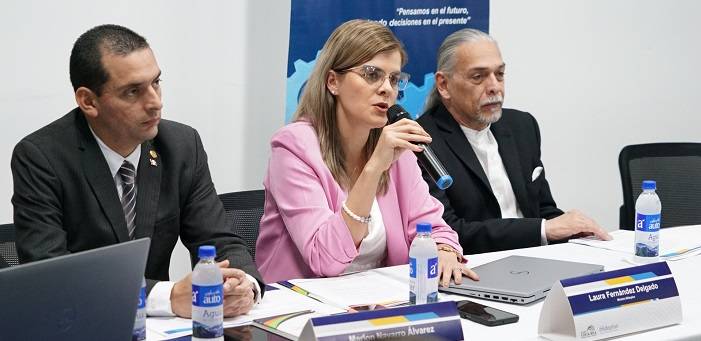 Jerrcas Mideplan en conferencia